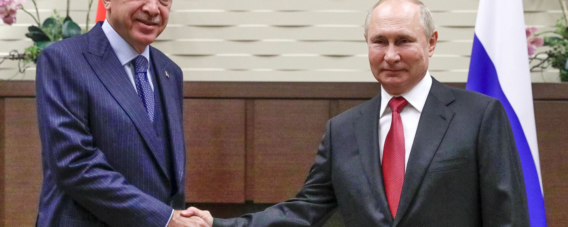 Presidente turco, Recep Tayyip Erdogan, e presidente russo, Vladimir Putin, durante o encontro em Sochi, Rússia, 29 de setembro de 2021 - Sputnik Brasil, 1920, 17.07.2022