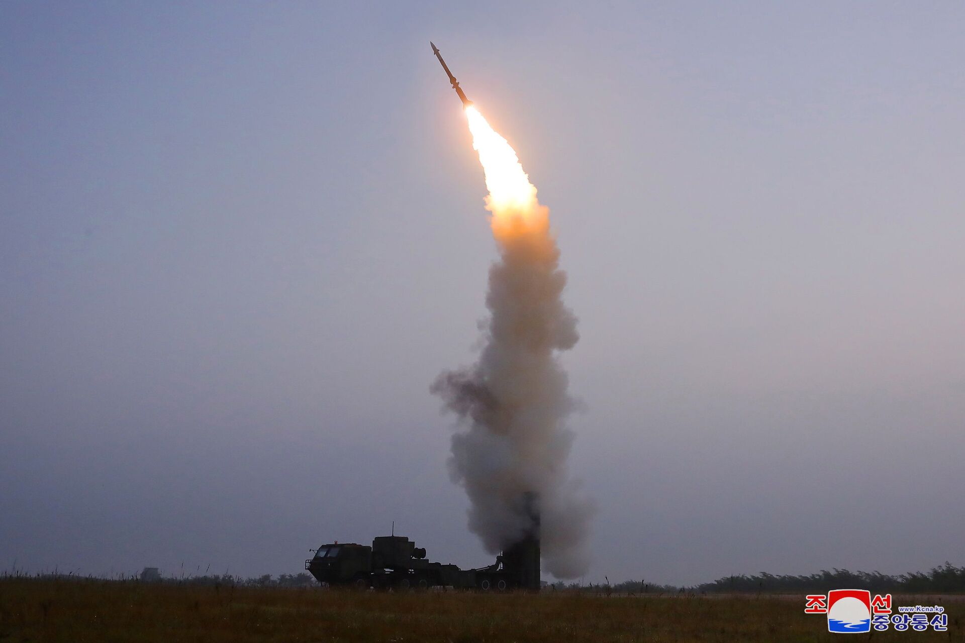  Teste de lançamento de recém-desenvolvido míssil antiaéreo realizado pela Coreia do Norte, foto divulgada em 1º de outubro de 2021 - Sputnik Brasil, 1920, 09.11.2021