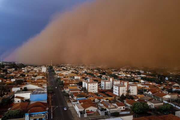 Grande tempestade de areia na cidade de Frutal, estado de Minas Gerais, Brasil, 26 de setembro de 2021. - Sputnik Brasil