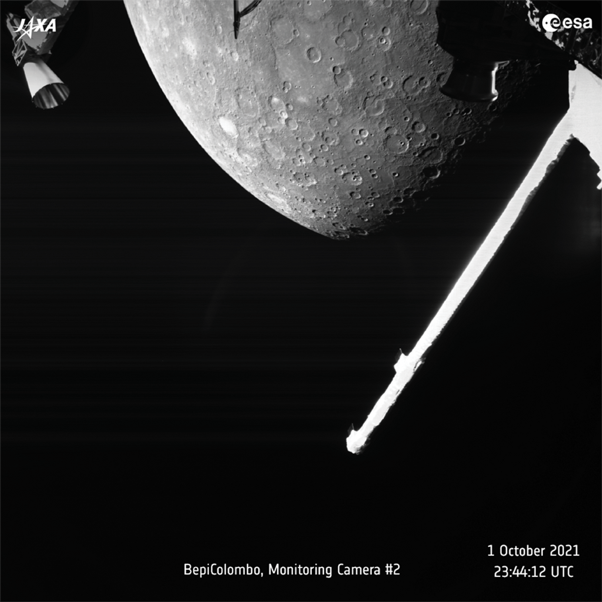 Foto da superfície de Mercúrio tirada em 1º de outubro de 2021 pela câmera do Módulo de Transferência de Mercúrio da missão BepiColombo, a cerca de 2.418 km de distância do planeta - Sputnik Brasil, 1920, 09.11.2021