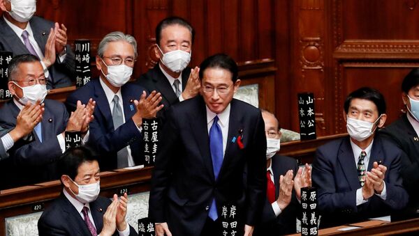 Fumio Kishida, recém-eleito premiê japonês, após votação na câmara baixa do parlamento em Tóquio, 4 de outubro de 2021 - Sputnik Brasil