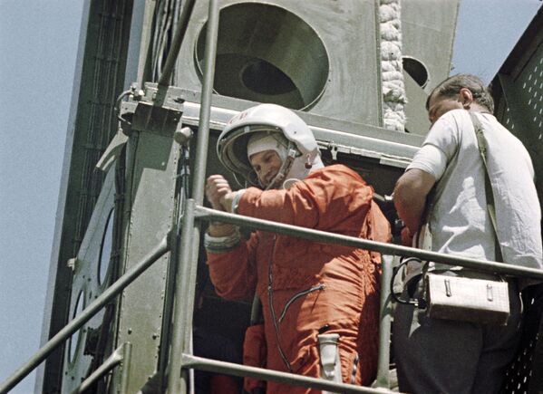 Valentina Tereshkova, a primeira mulher cosmonauta a viajar ao espaço, antes de seu voo em 16 de junho de 1963. - Sputnik Brasil