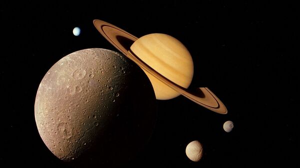 Imagens do sistema de Saturno com suas luas Dione, Tétis, Titã, Mimas, Encélado e Reia feitas pela espaçonave Voyager 1 em novembro de 1980 - Sputnik Brasil