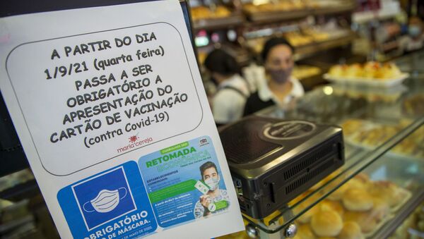 A apresentação do chamado passaporte sanitário, comprovante de vacinação contra a COVID-19, passa a ser obrigatória para a entrada em estabelecimentos comerciais de Guarulhos, na região metropolitana de São Paulo - Sputnik Brasil