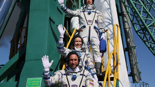 Membros da tripulação principal da 66ª missão à Estação Espacial Internacional antes do lançamento da espaçonave Soyuz MS-19. O objetivo da viagem é fazer um filme no espaço, 5 de outubro de 2021 - Sputnik Brasil