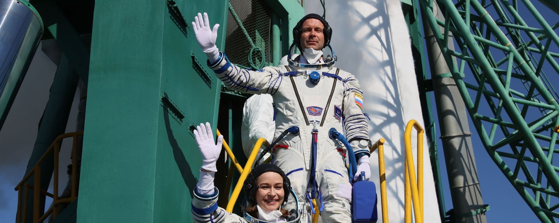 Membros da tripulação principal da 66ª missão à Estação Espacial Internacional antes do lançamento da espaçonave Soyuz MS-19. O objetivo da viagem é fazer um filme no espaço, 5 de outubro de 2021 - Sputnik Brasil, 1920, 05.10.2021