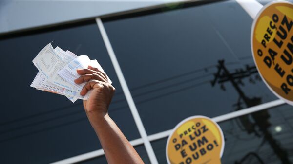 Protesto contra as tarifas abusivas de energia elétrica na agência da ENEL Distribuição São Paulo - Sputnik Brasil