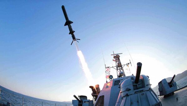 Embarcação da Marinha norte-coreana dispara novo míssil antinavio (imagem referencial) - Sputnik Brasil