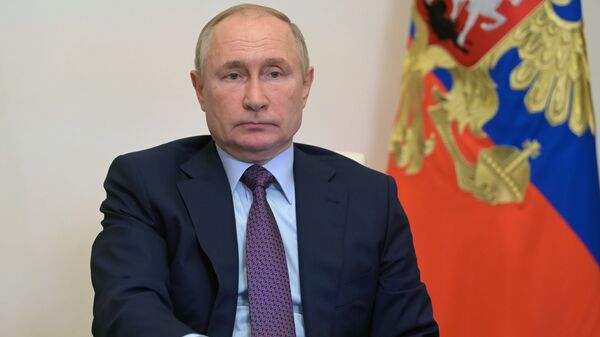 Vladimir Putin, presidente da Rússia, realiza reunião sobre o desenvolvimento energético por videoconferência, 6 de outubro de 2021 - Sputnik Brasil