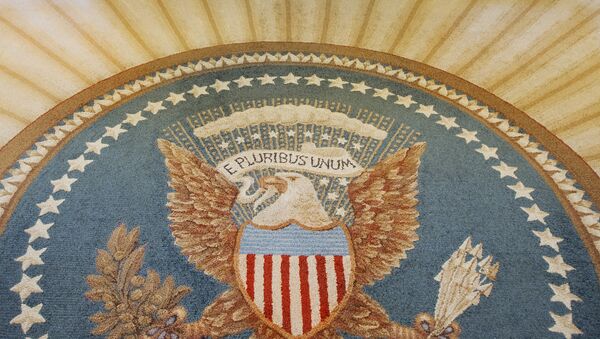 Grande Selo dos EUA em tapete no Salão Oval da Casa Branca, em Washington, EUA. Foto de arquivo - Sputnik Brasil