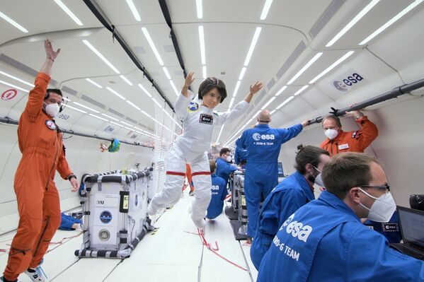 Boneca representando a astronauta italiana Samantha Cristoforetti utilizada em voo de gravidade zero da Agência Espacial Europeia (ESA, na sigla em inglês), em localização desconhecida.  - Sputnik Brasil