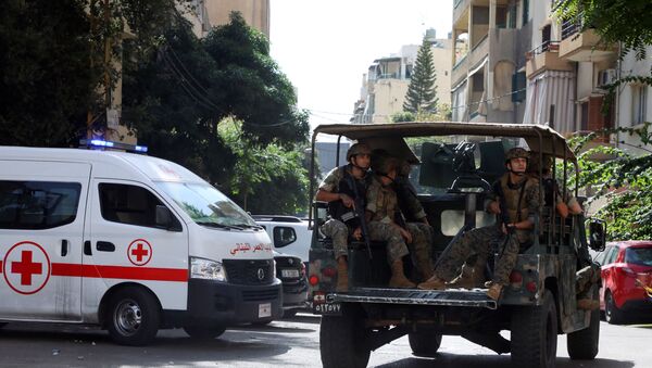 Veículo da Cruz Vermelha do Líbano e militares libaneses após tiroteio ocorrido durante protestos em Beirute, Líbano, 14 de outubro de 2021 - Sputnik Brasil
