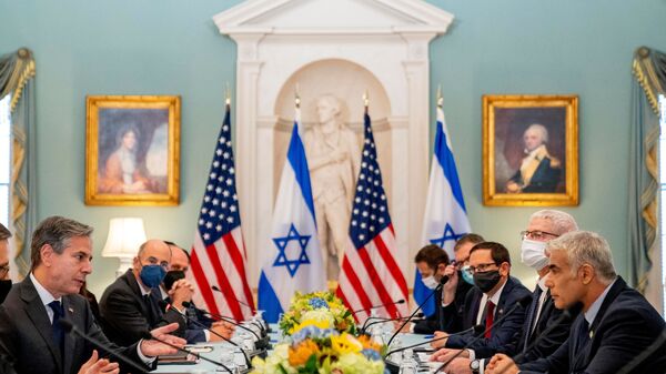U.S. Secretary of State Antony Blinken, accompanied by Israeli Foreign Minister Yair Lapid, speaks at bilateral meeting at the State Department in Washington, U.S., October 13, 2021. - Sputnik Brasil
