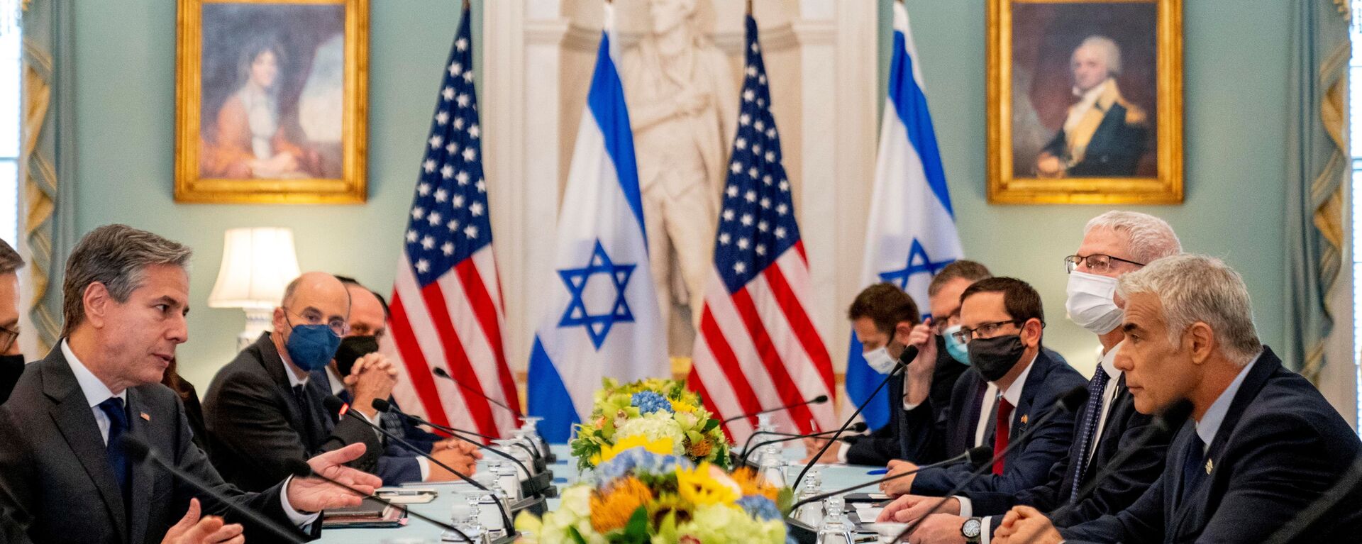 U.S. Secretary of State Antony Blinken, accompanied by Israeli Foreign Minister Yair Lapid, speaks at bilateral meeting at the State Department in Washington, U.S., October 13, 2021. - Sputnik Brasil, 1920, 14.10.2021