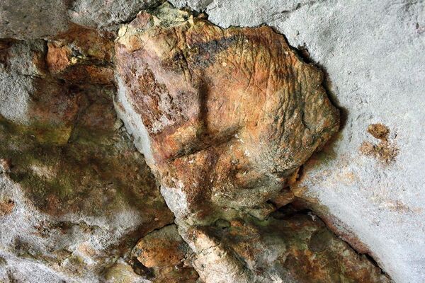 Exemplos de arte rupestre recentemente encontrados na caverna Romanelli. - Sputnik Brasil