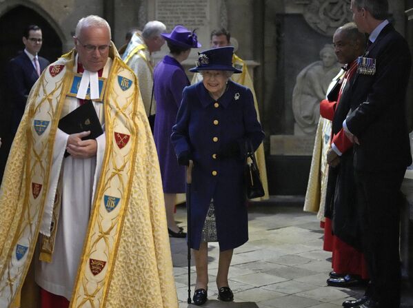 Rainha Elizabeth II participa de serviço por ocasião do 100º aniversário da Legião Real Britânica na Abadia de Westminster, em Londres. - Sputnik Brasil