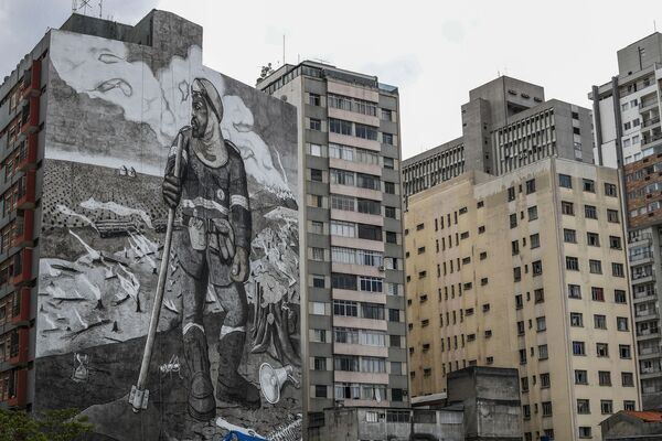 Mural Brigadeiro da Floresta, de autoria do ativista Thiago Mundano, que usou como tinta cinzas de florestas queimadas no Brasil, São Paulo, 15 de outubro de 2021. - Sputnik Brasil
