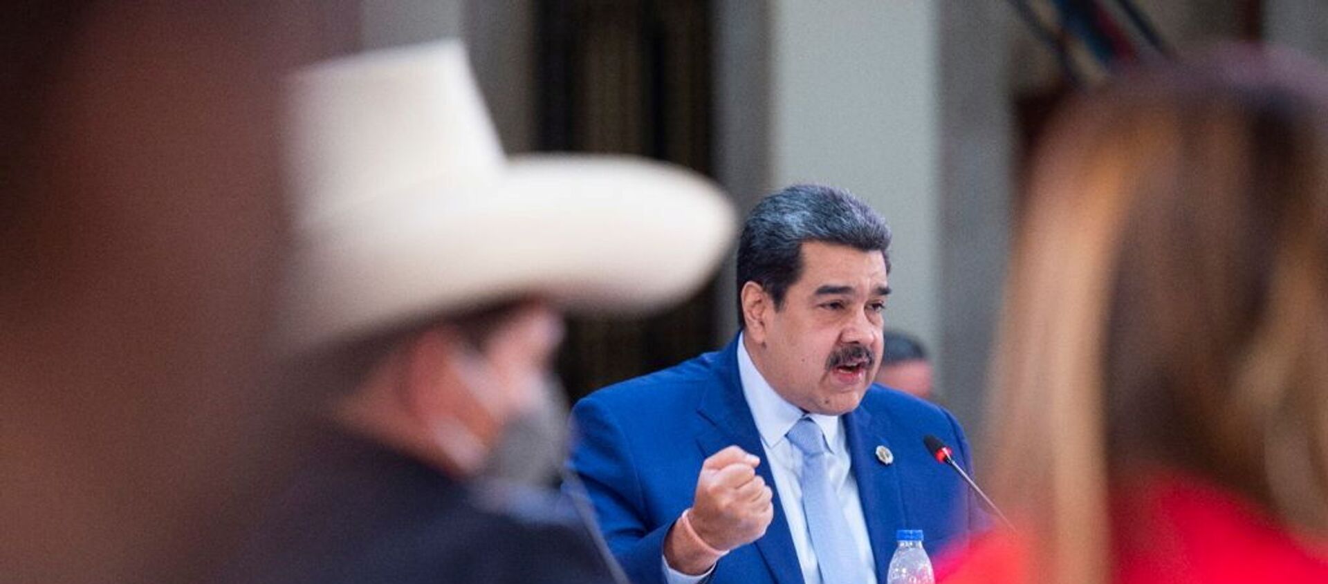 Presidente da Venezuela, Nicolás Maduro, fala ao lado do presidente do Peru, Pedro Castillo, no Palácio Nacional da Cidade do México, México, 18 de setembro de 2021 - Sputnik Brasil, 1920, 21.10.2021