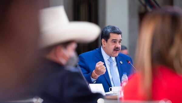 Presidente da Venezuela, Nicolás Maduro, fala ao lado do presidente do Peru, Pedro Castillo, no Palácio Nacional da Cidade do México, México, 18 de setembro de 2021 - Sputnik Brasil