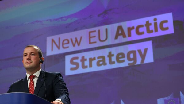 Comissário Europeu para o Meio Ambiente, Oceanos e Pescas, Virginijus Sinkevicius, durante apresentação da nova estratégia da Comissão Europeia para o Ártico na sede da Comissão Europeia, em Bruxelas, em 13 de outubro de 2021 - Sputnik Brasil