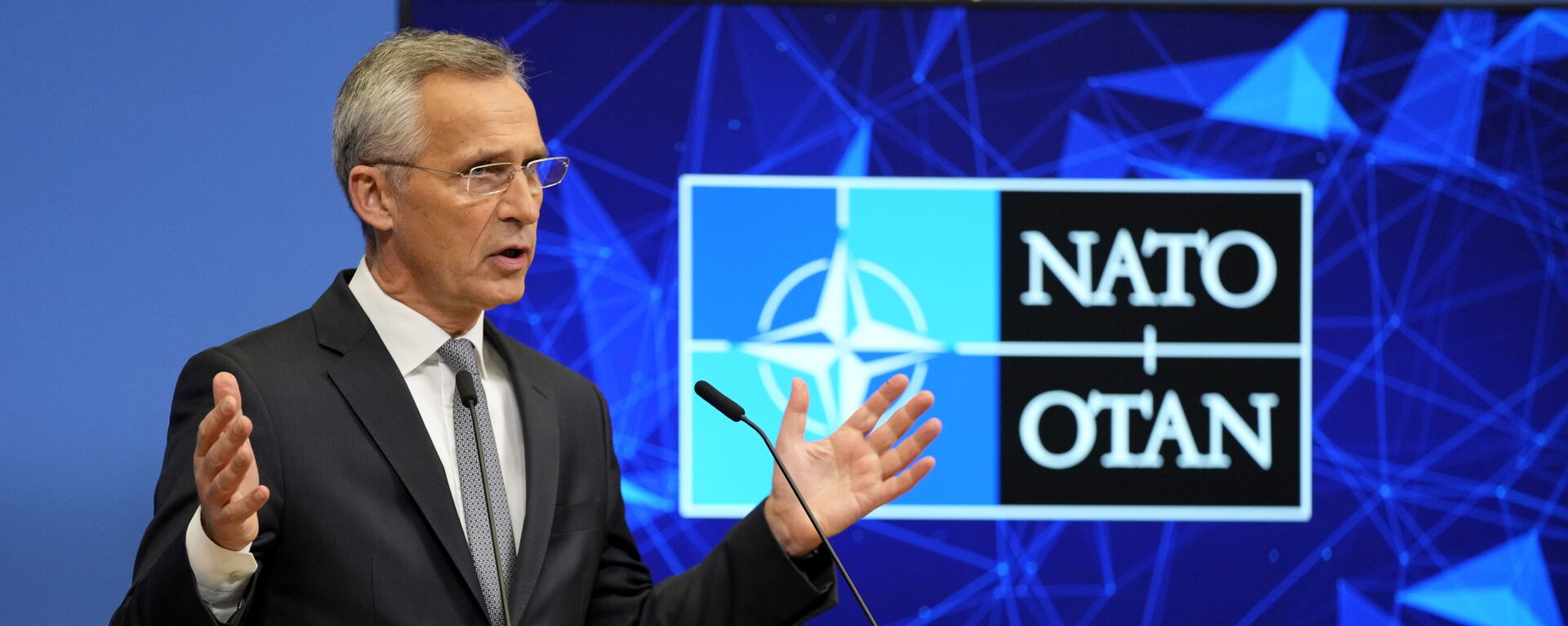 Secretário-geral da OTAN, Jens Stoltenberg, fala em coletiva após reunião dos ministros da Defesa da OTAN em Bruxelas, 22 de outubro de 2021 - Sputnik Brasil, 1920, 17.12.2021