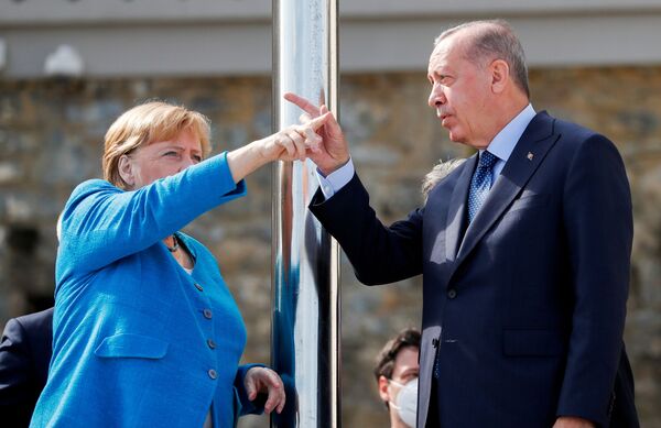 Presidente da Turquia, Recep Tayyip Erdogan, e chanceler alemã, Angela Merkel, em Istambul, Turquia. - Sputnik Brasil