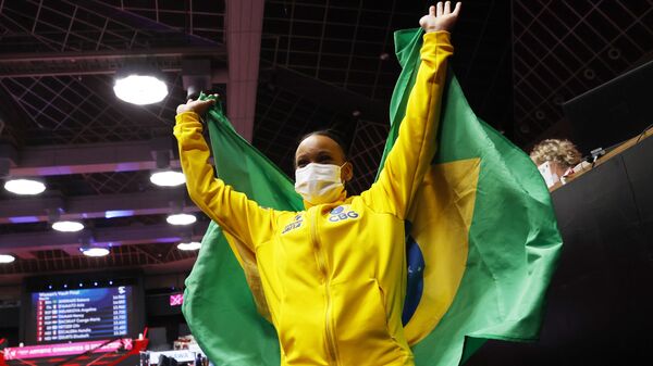 Rebeca Andrade festejando a vitória no salto no Mundial de Ginástica, Japão, 23 de outubro de 2021 - Sputnik Brasil