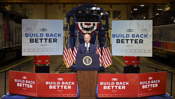 Presidente Joe Biden fala durante um evento em Nova Jersey, EUA, 25 de outubro de 2021 - Sputnik Brasil
