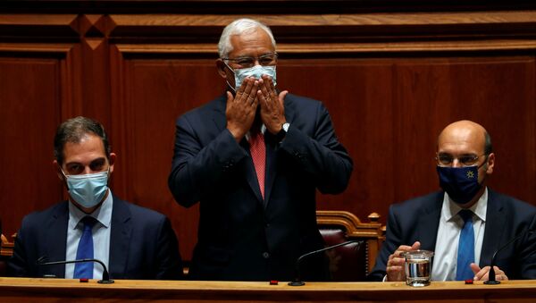 O primeiro-ministro de Portugal, António Costa, gesticula no final do debate sobre a proposta do Orçamento de Estado para 2022 na Assembleia da República, em Lisboa, Portugal - Sputnik Brasil