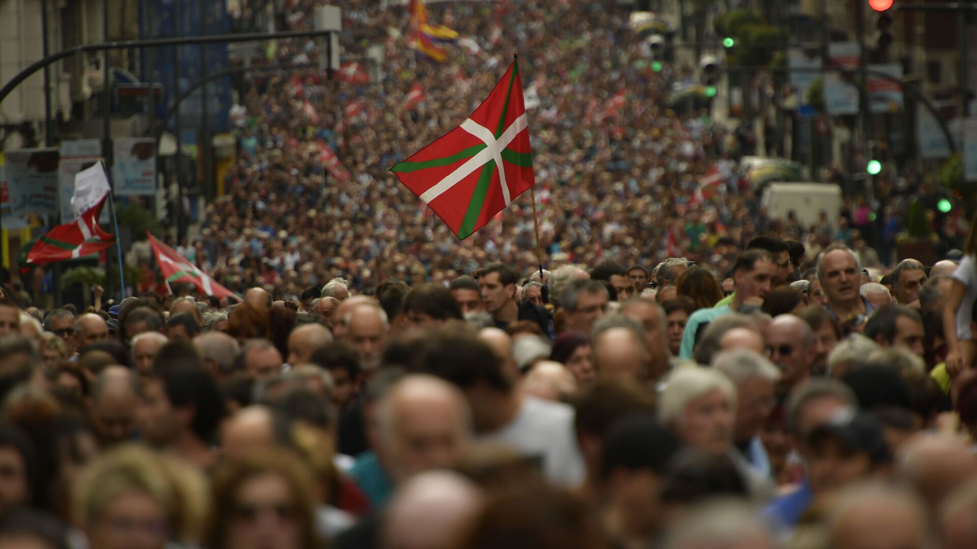 Vários milhares de manifestantes marcharam na cidade de Bilbao no norte da Espanha, no norte da Espanha, para exigir que os membros presos do grupo militante basco ETA sejam transferidos para prisões perto de suas casas (foto de arquivo) - Sputnik Brasil, 1920, 27.10.2021