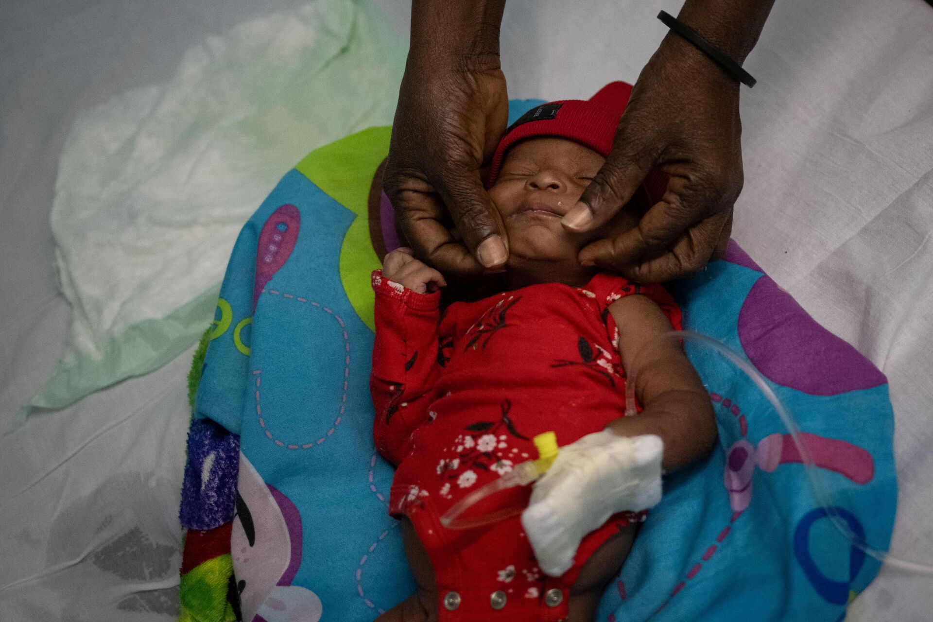 Criança em um hospital do Haiti, 28 de outubro de 2021 - Sputnik Brasil, 1920, 09.11.2021