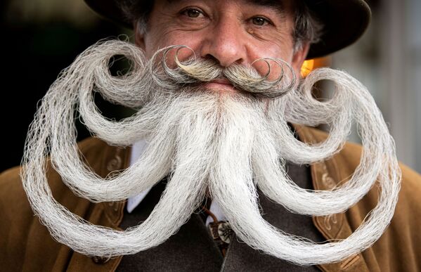 Participante de um campeonato alemão do maior bigode e barba de 2021. - Sputnik Brasil