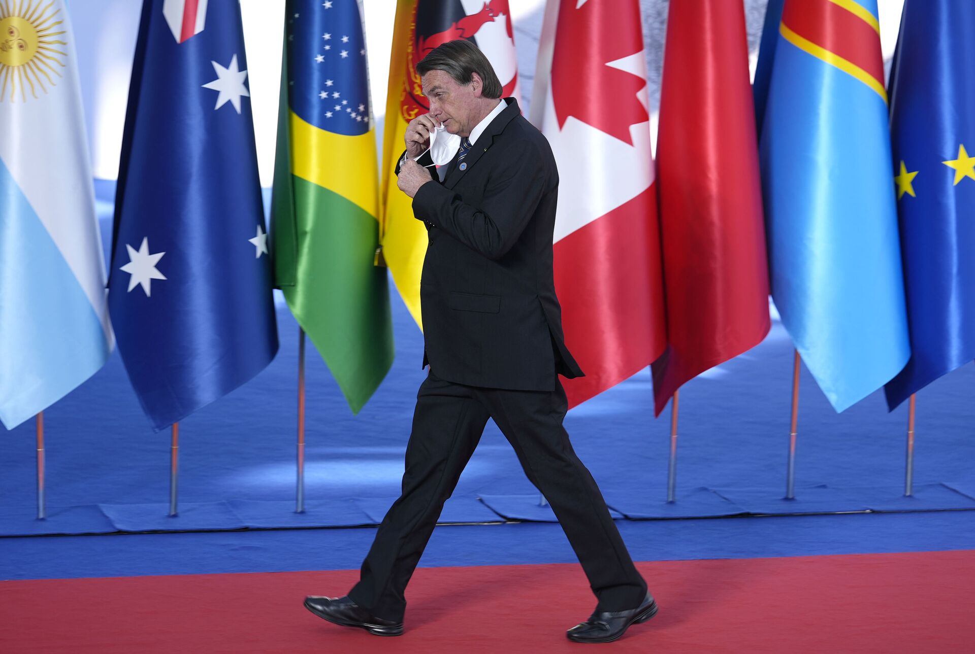 Presidente Jair Bolsonaro chega ao centro de conferências La Nuvola para cúpula do G20 em Roma, 30 de outubro de 2021 - Sputnik Brasil, 1920, 09.11.2021