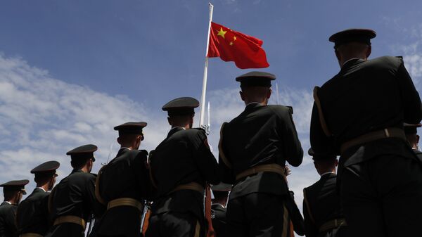 Militares chineses durante cerimônia em Hong Kong - Sputnik Brasil
