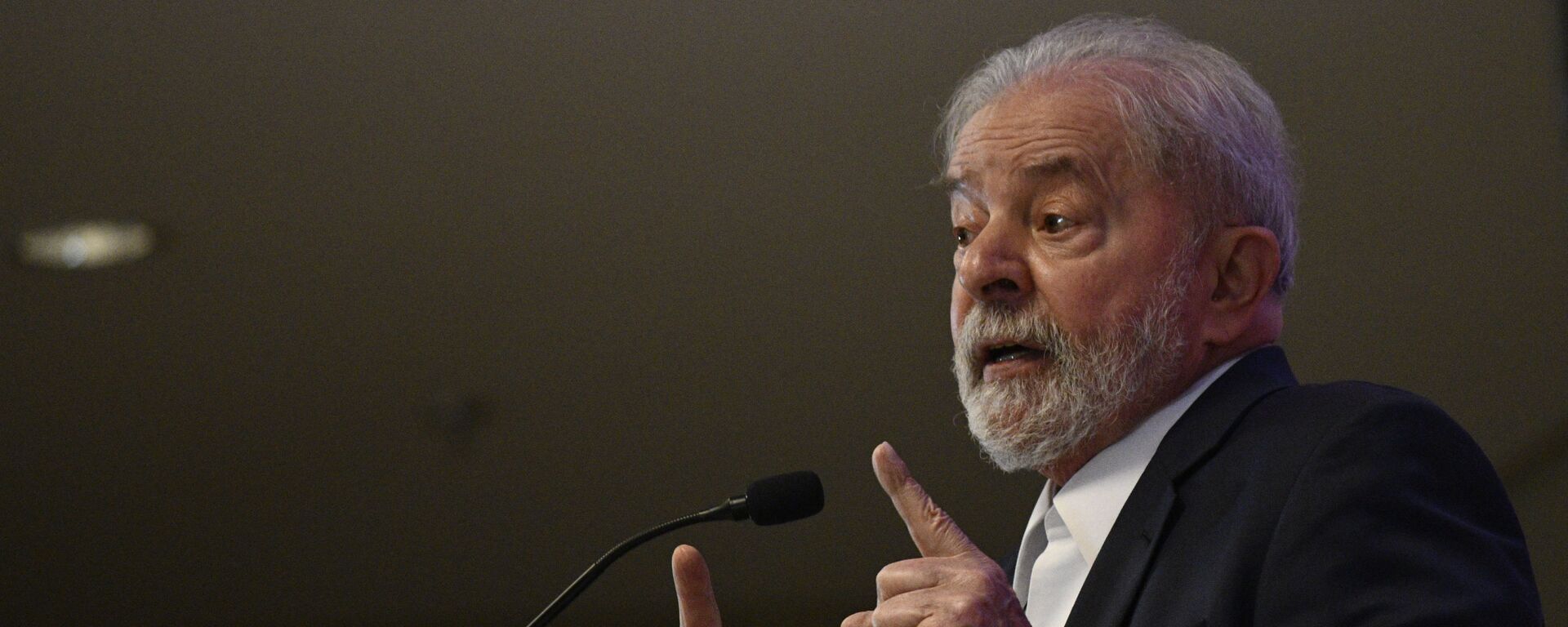 O ex-presidente Luiz Inácio Lula da Silva (PT) durante coletiva de imprensa realizada em Brasília, 8 de outubro de 2021 - Sputnik Brasil, 1920, 02.11.2021