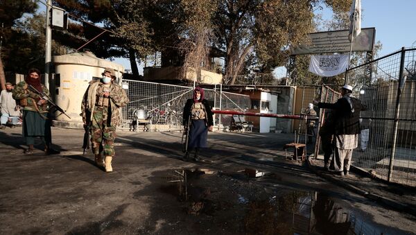 Talibãs montam guarda em hospital militar atingido por explosão em Cabul - Sputnik Brasil