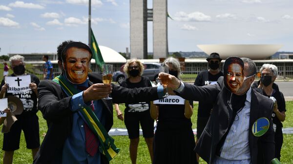 Manifestantes realizam protesto contra o presidente Jair Bolsonaro e o presidente da Câmara dos Deputados, Arthur Lira, em frente ao Congresso Nacional, em Brasília, Brasil, 30 de janeiro de 2021 - Sputnik Brasil