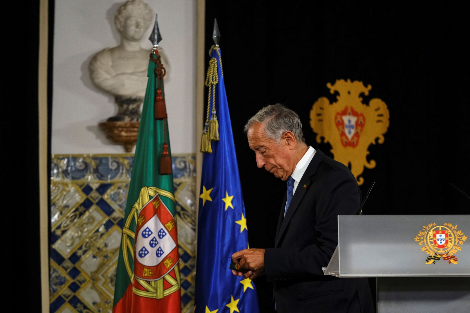 Presidente de Portugal, Marcelo Rebelo de Sousa, após anunciar eleições parlamentares antecipadas no Palácio de Belém, Lisboa, 4 de novembro de 2021 - Sputnik Brasil, 1920, 09.11.2021