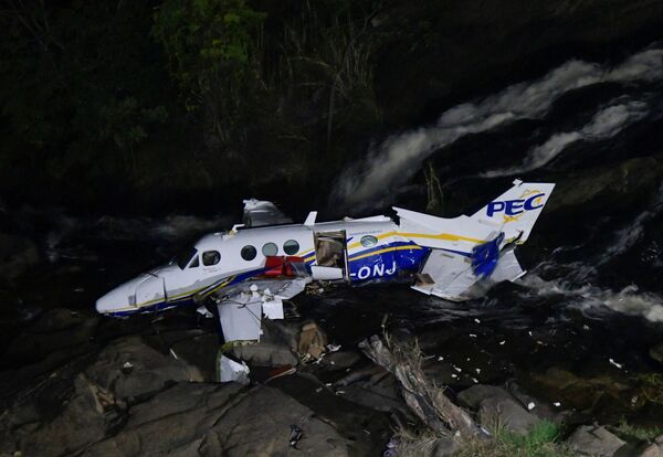 Escombros do avião que levava a cantora Marília Mendonça, na área de Piedade de Caratinga, 5 de novembro de 2021.  
 - Sputnik Brasil