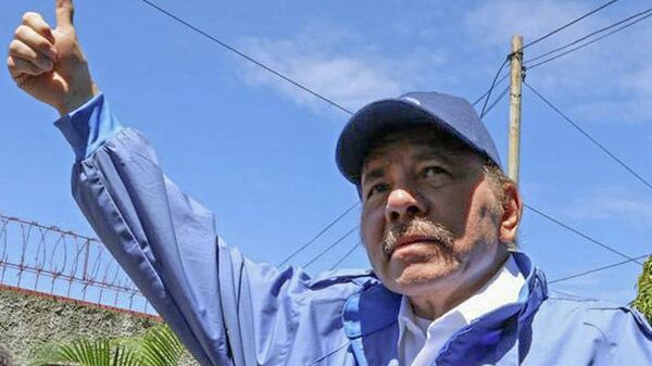Presidente da Nicarágua e presidenciável na eleição, Daniel Ortega, após ter votado em Manágua, 7 de novembro de 2021 - Sputnik Brasil