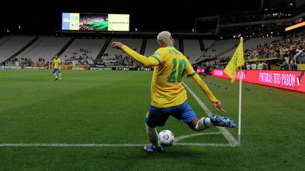 Neymar chuta a bola em partida de futebol de qualificação para a Copa do Mundo entre o Brasil e a Colômbia, em São Paulo, no Brasil, em 11 de novembro de 2021 - Sputnik Brasil