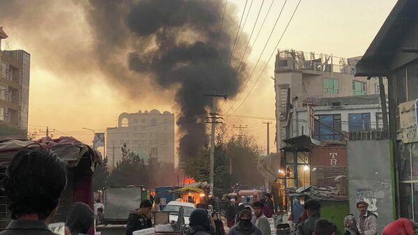 Fumaça vinda de local de explosão realizada por grupo terrorista em Cabul, no Afeganistão, em 13 de novembro de 2021 - Sputnik Brasil