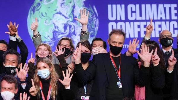 Delegados posam para uma foto durante a Conferência das Nações Unidas sobre Mudança Climática (COP26) em Glasgow, Escócia, 13 de novembro de 2021 - Sputnik Brasil