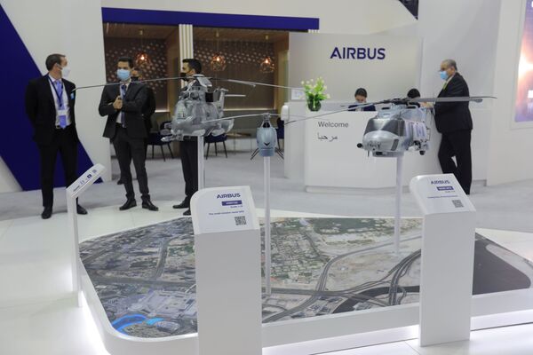 Exibição da companhia aérea Airbus no Show Aéreo de Dubai, Emirados Árabes Unidos, 14 de novembro de 2021 - Sputnik Brasil
