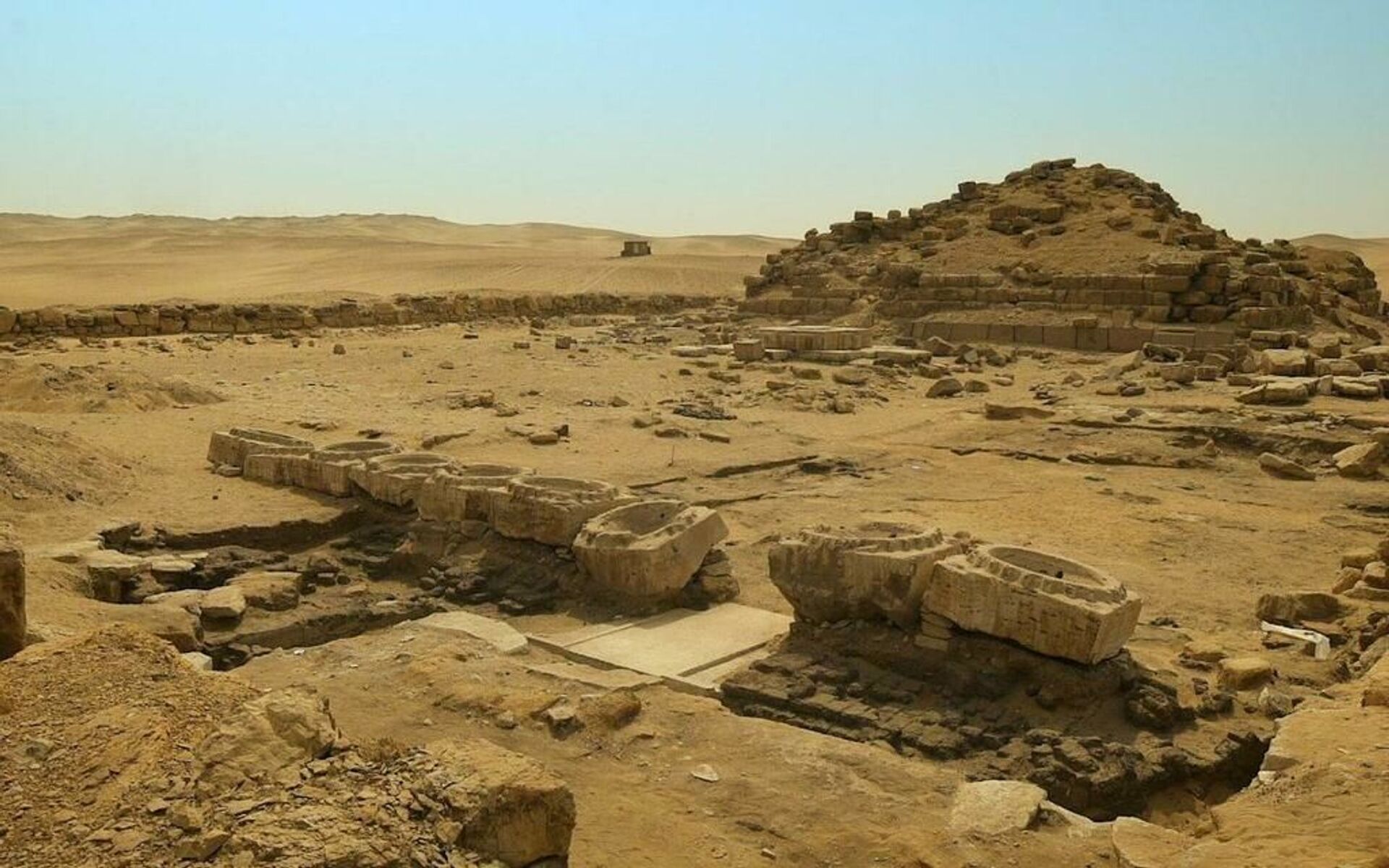 Ruínas de templo solar perdido são encontradas em escavação no Egito  - Sputnik Brasil, 1920, 15.11.2021
