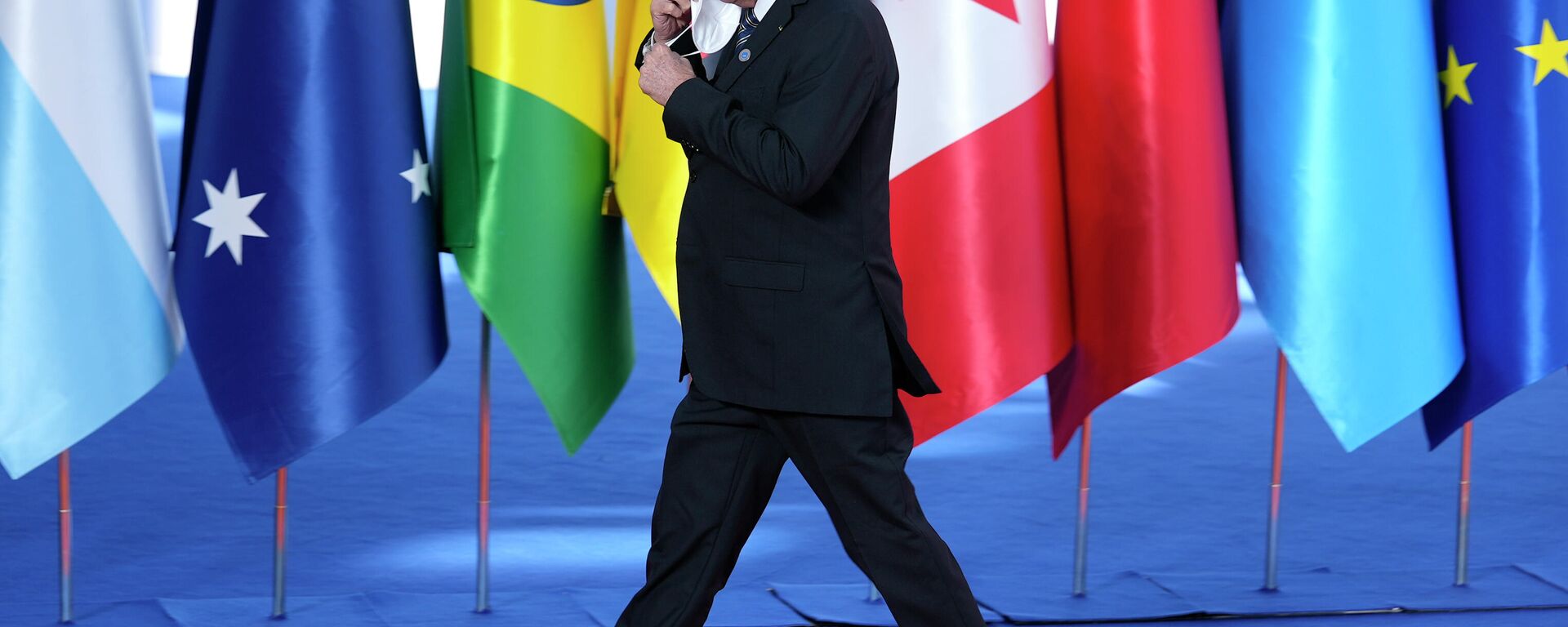 Presidente do Brasil, Jair Bolsonaro, chega à cúpula do G20 em Roma, Itália, 30 de outubro de 2021 - Sputnik Brasil, 1920, 15.11.2021
