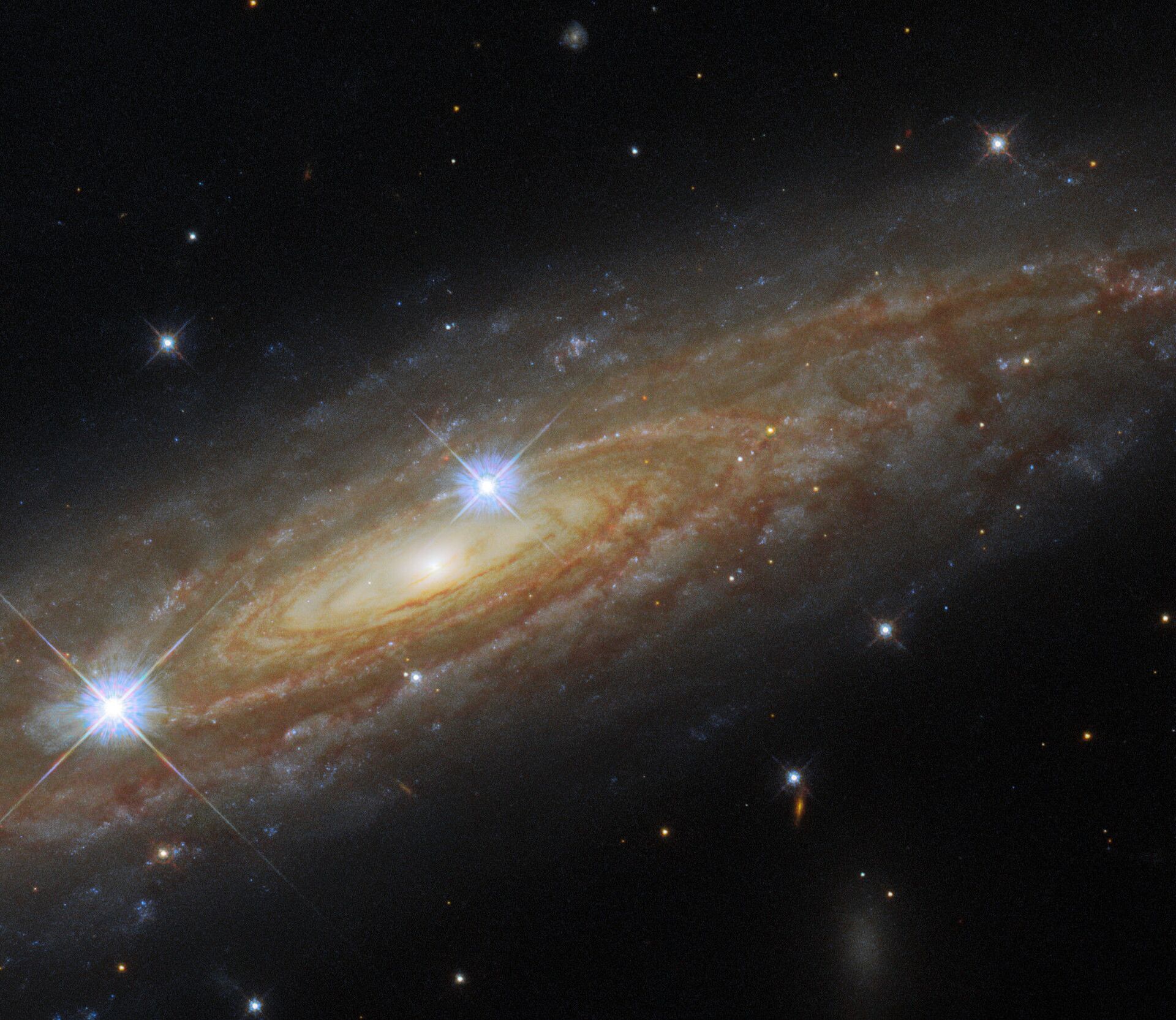 Imagem da galáxia espiral UGC 11537 tirada pelo telescópio espacial Hubble 

 - Sputnik Brasil, 1920, 15.11.2021