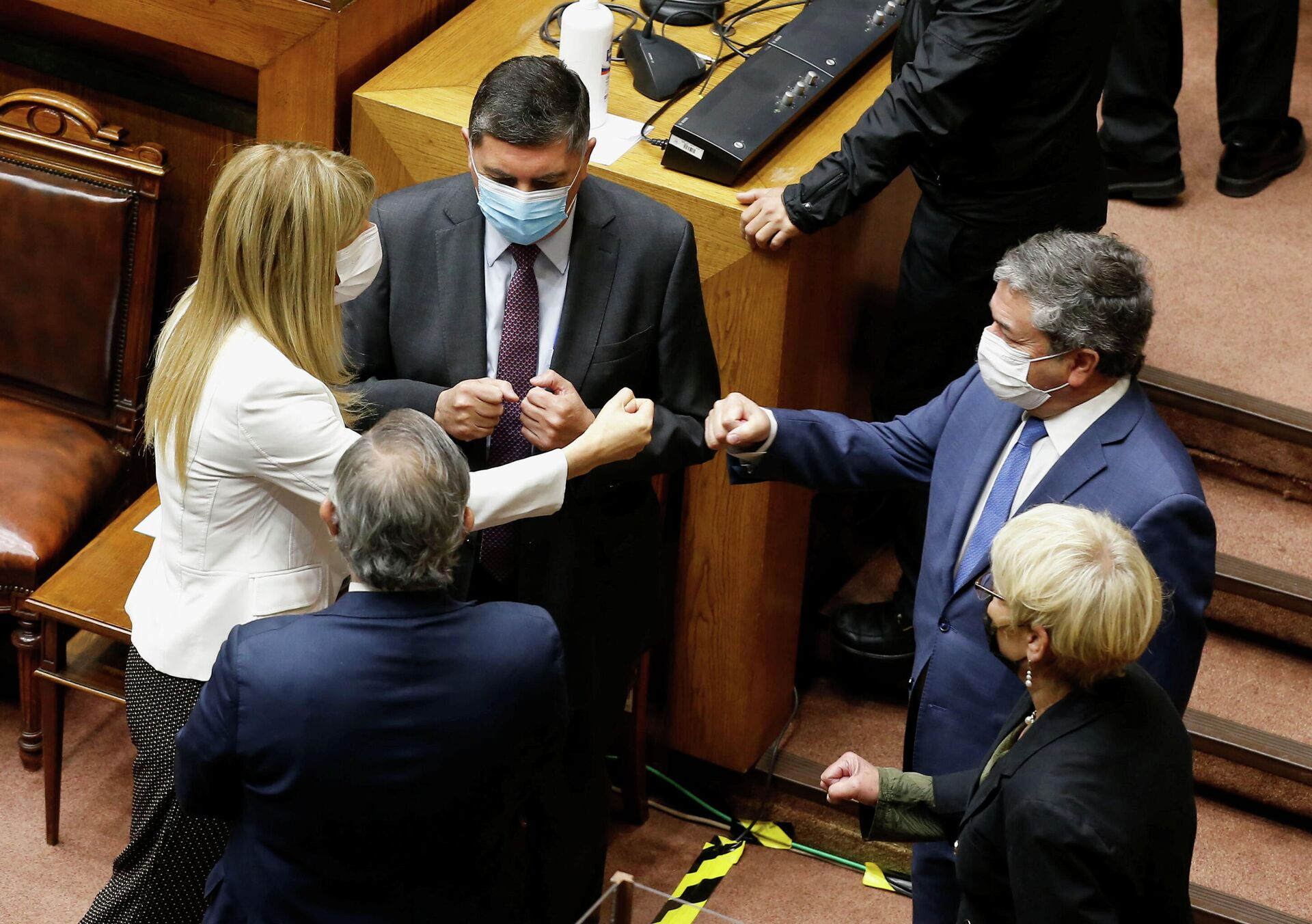 Senadores chilenos reunidos para votar o impeachment do presidente Sebastián Piñera, Valparaiso, Chile, 16 de novembro de 2021 - Sputnik Brasil, 1920, 17.11.2021