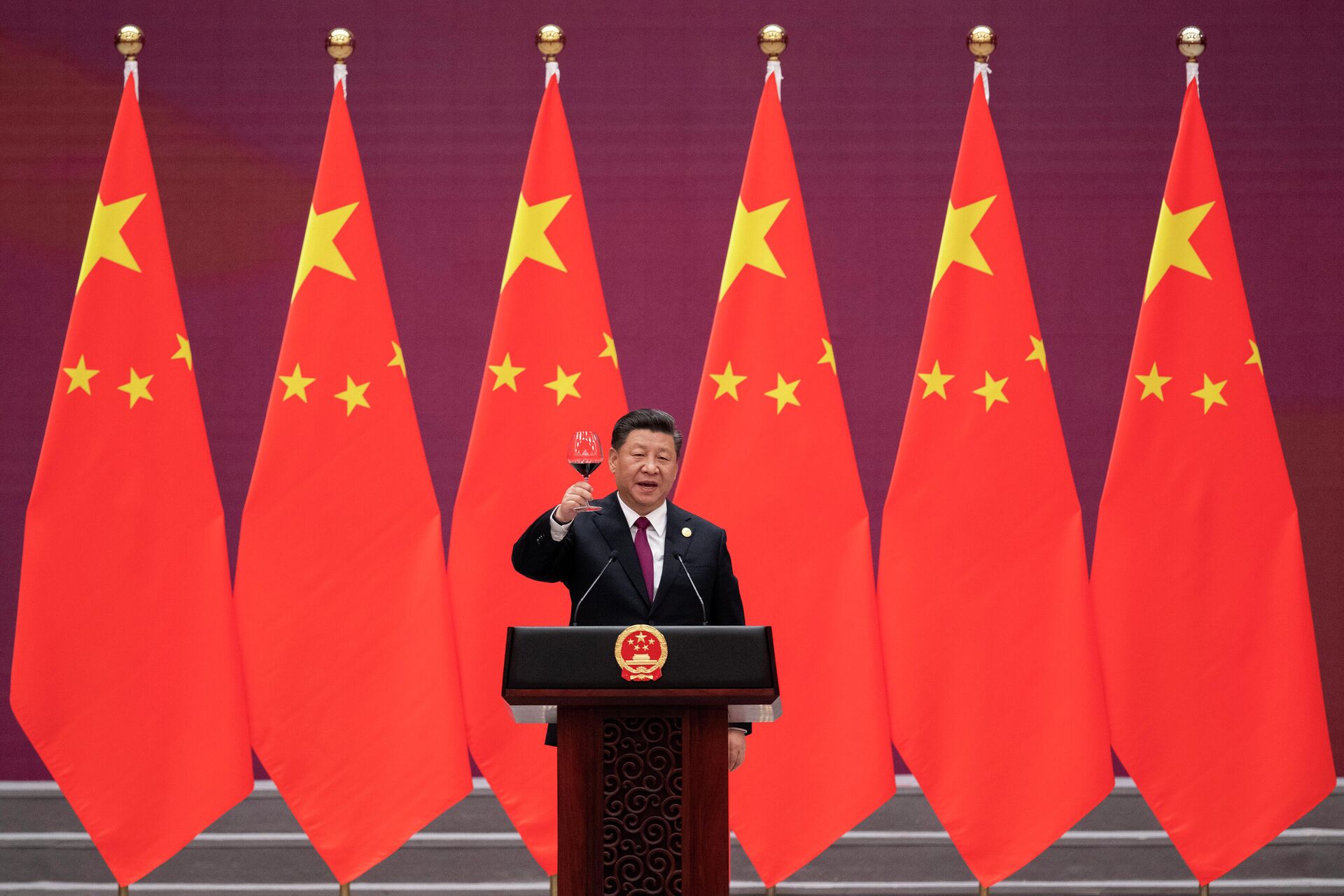 Presidente chinês, Xi Jinping, durante banquete de boas-vindas para líderes visitantes presentes no Fórum da Nova Rota da Seda, em Pequim, em 29 de abril de 2019 - Sputnik Brasil, 1920, 15.02.2022