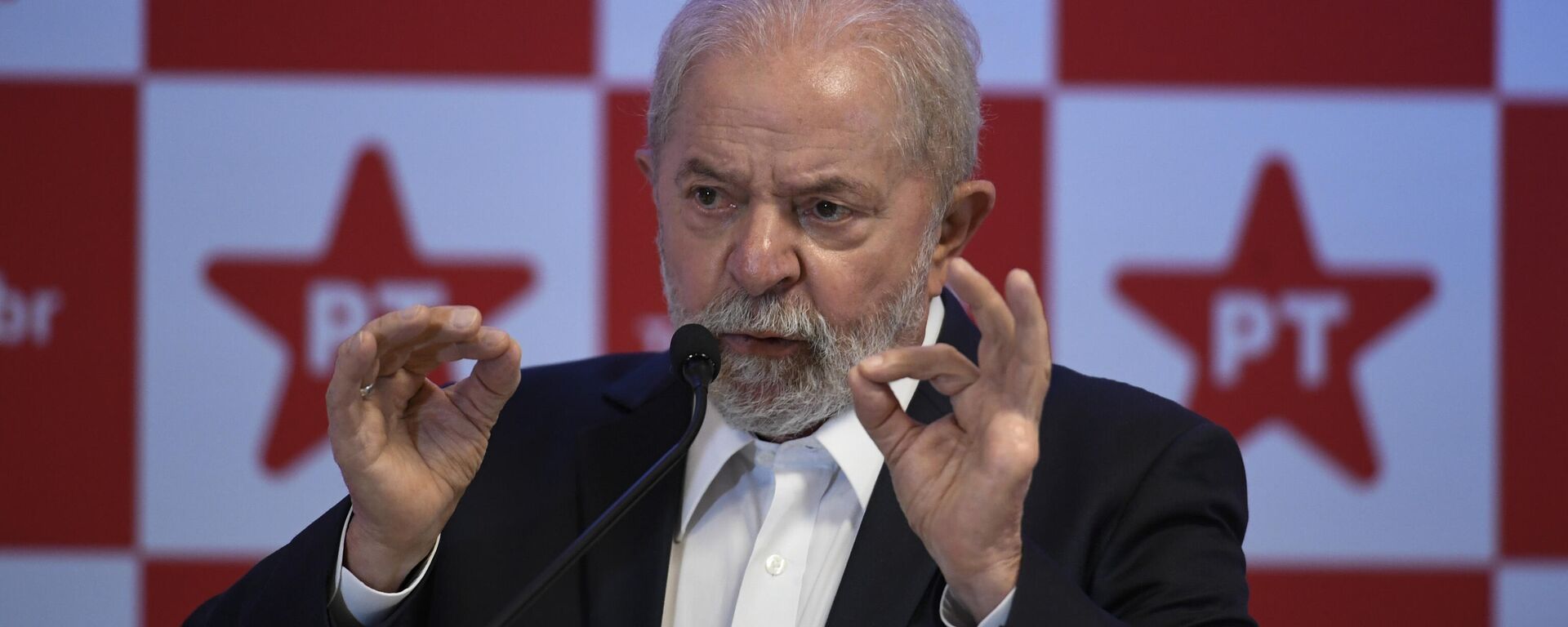 O ex-presidente Luiz Inácio Lula da Silva (PT) durante coletiva de imprensa realizada em Brasília, 8 de outubro de 2021 - Sputnik Brasil, 1920, 06.05.2022